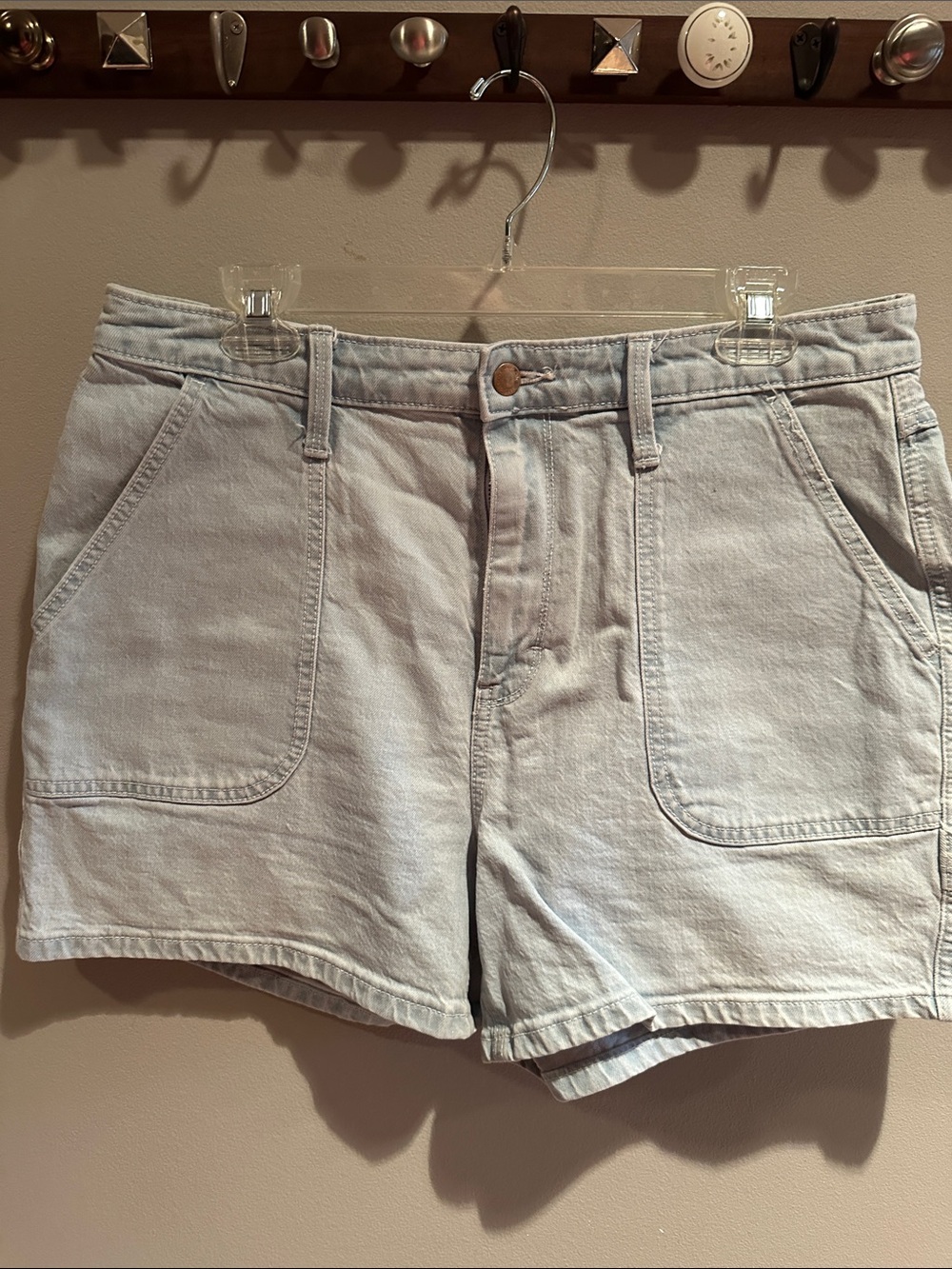 Universal Thread Light Wash Denim Shorts in Faded Blue